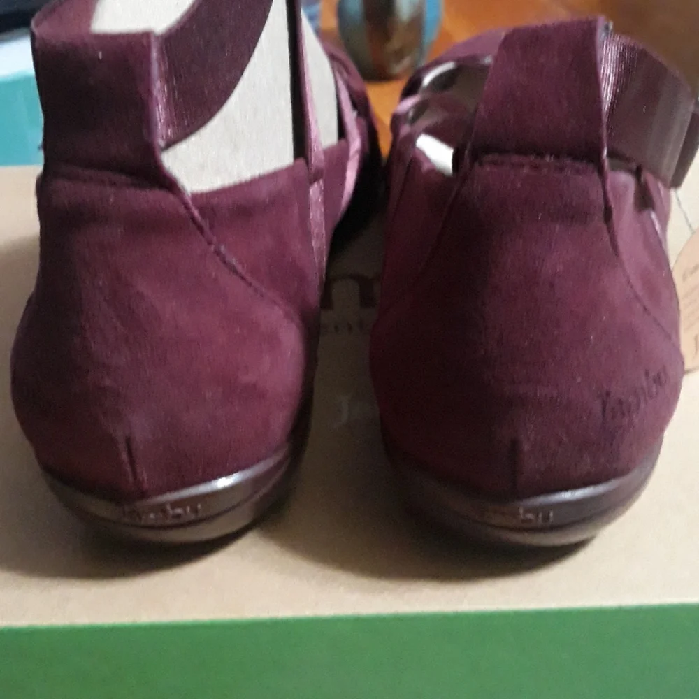 Burgundy Ballet Style  Suede Flats Sz 8.5 - Picture 16 of 16